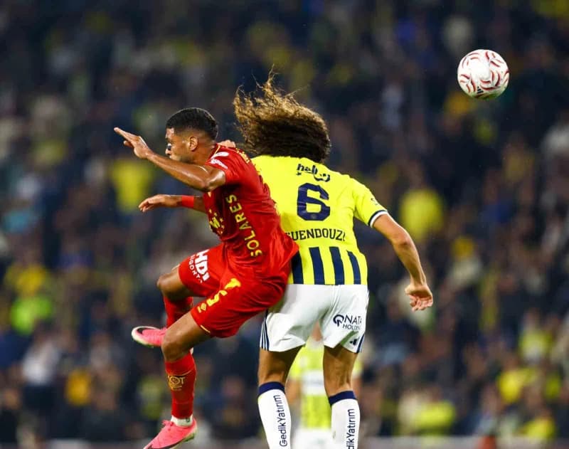 Trendyol Süper Lig'in 10. Haftasında Fenerbahçe, Göztepe'yi konuk ediyor. Mücadelenin ilk yarısı ev