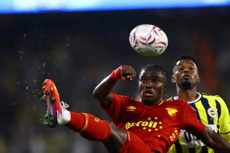 Trendyol Süper Lig'in 10. Haftasında Fenerbahçe, Göztepe'yi konuk ediyor. Mücadelenin ilk yarısı ev