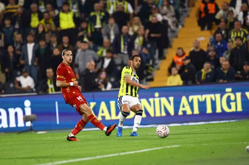 Trendyol Süper Lig'in 10. Haftasında Fenerbahçe, Göztepe'yi konuk ediyor. Mücadelenin ilk yarısı ev