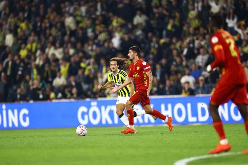 Trendyol Süper Lig'in 10. Haftasında Fenerbahçe, Göztepe'yi konuk ediyor. Mücadelenin ilk yarısı ev