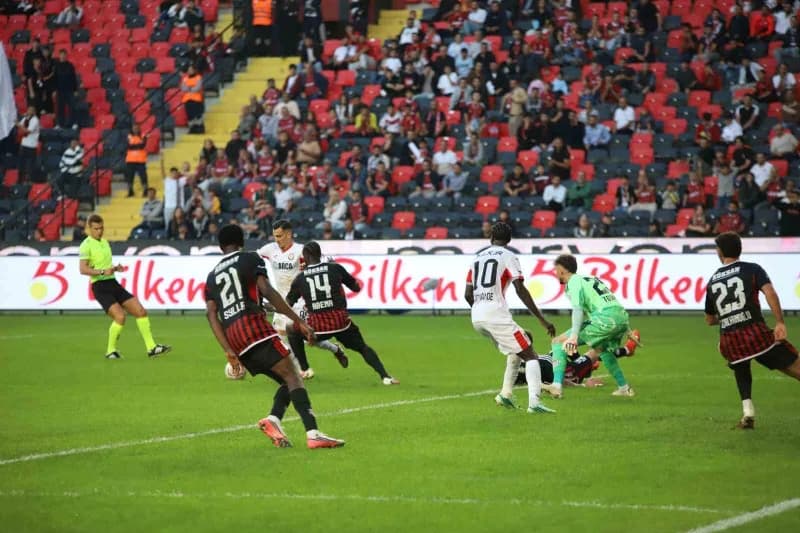 Gaziantep Futbol Kulübü, Trendyol Süper Lig'in 7. Haftasında konuk ettiği Çorum Futbol Kulübü'ne 3-0 mağlup oldu.