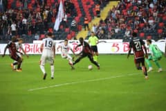 Gaziantep FK ve Çorum FK futbolcularının Trendyol Süper Lig maçında mücadele anı