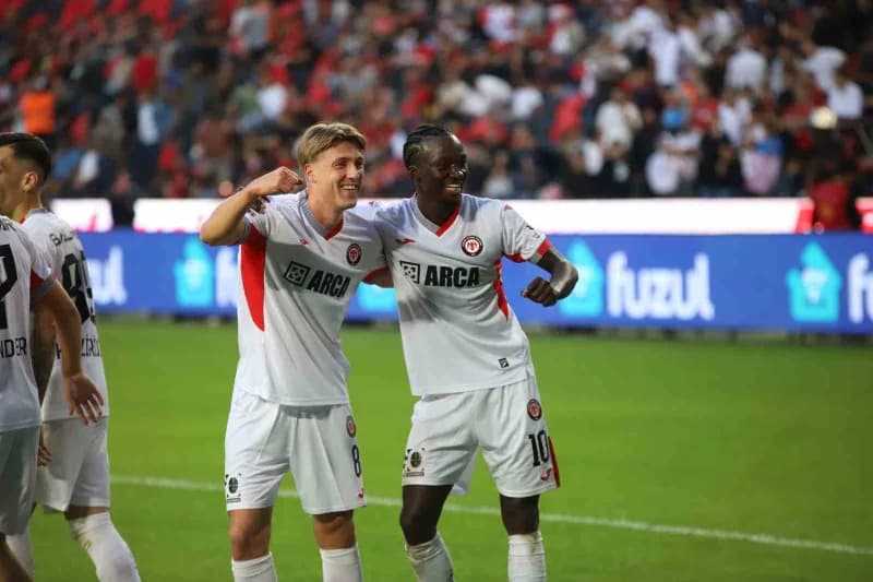 Gaziantep Futbol Kulübü, Trendyol Süper Lig'in 7. Haftasında konuk ettiği Çorum Futbol Kulübü'ne 3-0 mağlup oldu.