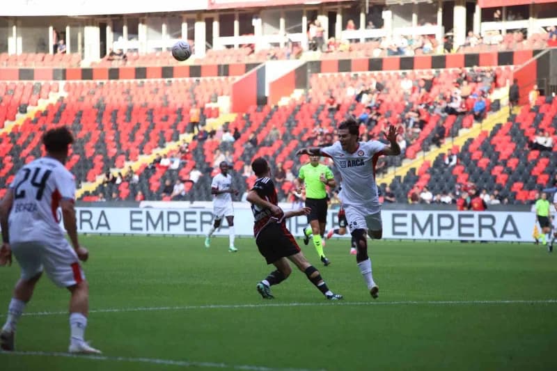Karşılaşmanın ilk yarısı Çorum ekibinin 1-0'lık üstünlüğüyle sona erdi.