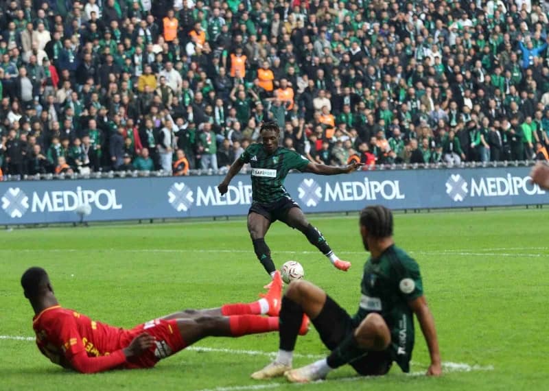 Trendyol Süper Lig'in 9. Haftasında Kocaelispor, sahasında karşılaştığı Göztepe'ye 2-1 mağlup oldu.