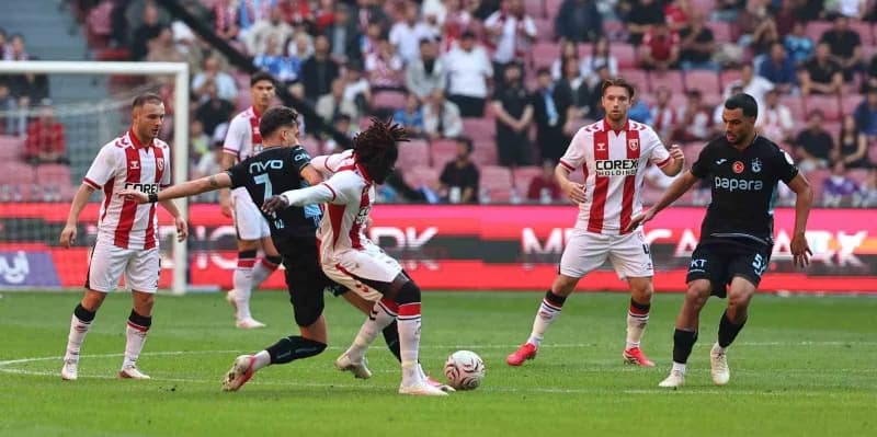 Trendyol Süper Lig'in 7. Haftasında Samsunspor, sahasında Trabzonspor ile karşı karşıye geliyor. Mücadelenin ilk yarısı