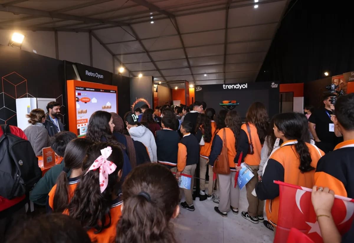 Trendyol standında ziyaretçiler e-ticaret ve teknoloji deneyimleri yaşarken Şanlıurfa TEKNOFEST 2026 etkinliği