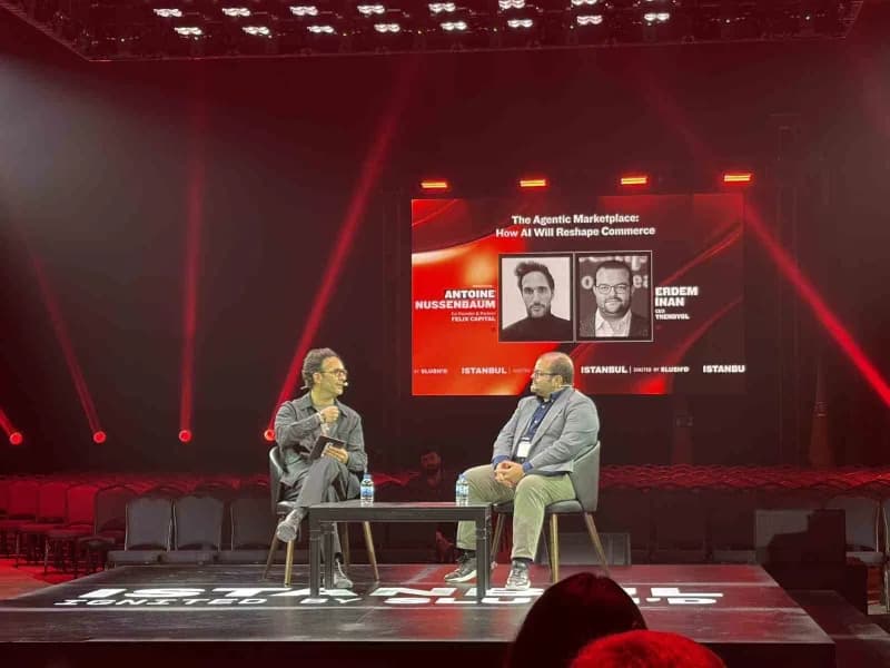 Trendyol CEO’su Erdem İnan Slush’D İstanbul etkinliğinde yapay zeka destekli e-ticaret stratejilerini anlatıyor