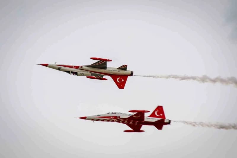 Tatbikatın son bölümünde Türk Yıldızları tarafından gösteri uçuşu gerçekleştirildi. Türk Yıldızları'nın Tatbikat alanı ü