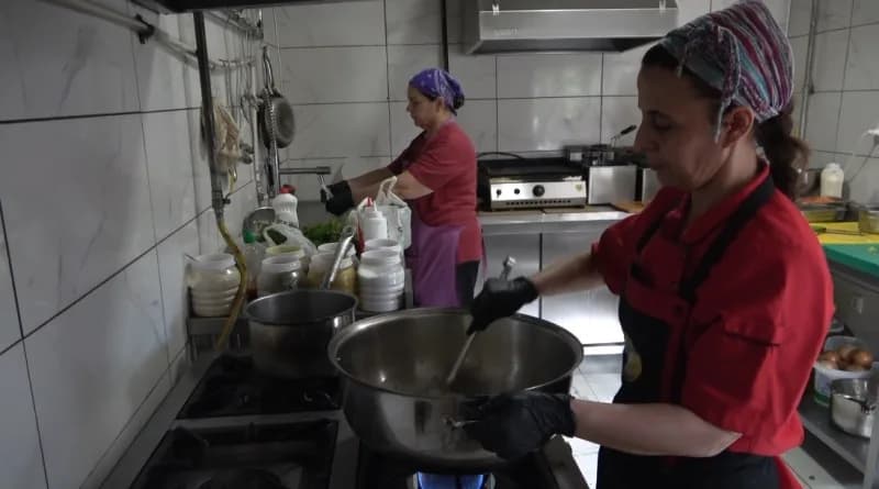 Tunceli'de faaliyet gösteren Zembul Kadın Kooperatifine 746 bin liralık makine ve ekipman desteği sağlanacak.