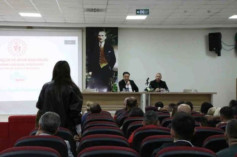 Tunceli’de okul sporları işbirliği toplantısından bir kare