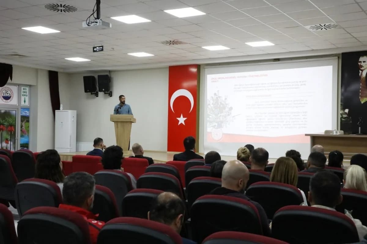 Tunceli’de Okul sporlarının daha etkin ve yaygın hale getirilmesi için değerlendirme toplantısı yapıldı.
