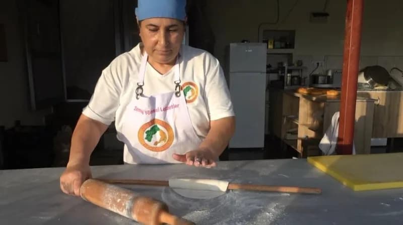 Tunceli’de Zembul Kadın Kooperatifi kadınları yöresel yemekleri hazırlarken