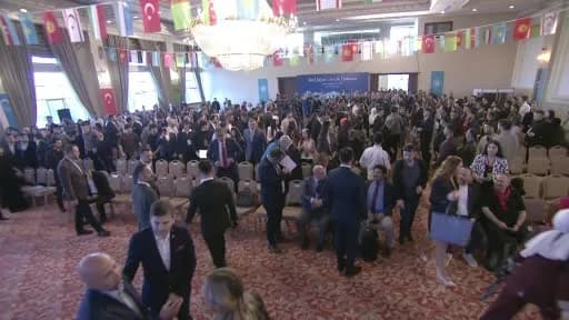 Kürşad Zorlu, Türk Dünyası Gençlik Buluşması etkinliğinde konuşma yaparken
