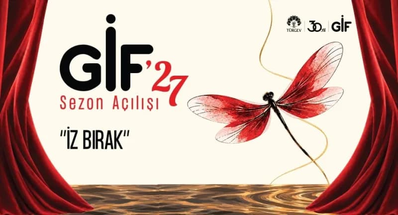 TÜRGEV GİF’27 Sezon Açılışı için Atatürk Kültür Merkezi’nde düzenlenen etkinlikte genç kızlar ve davetliler bir arada