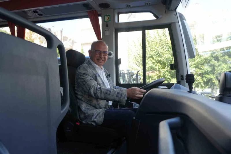Turgutlu Belediye Başkanı Çetin Akın, yeni araçları denedi