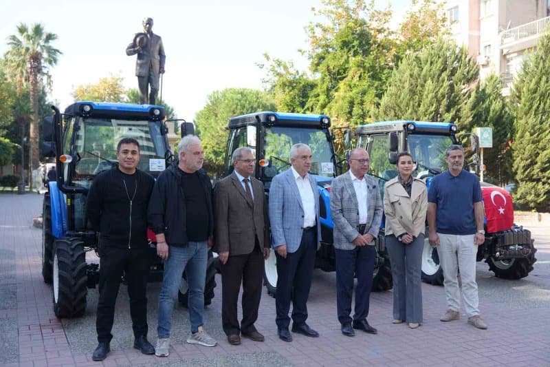 Turgutlu Belediyesi, hizmetlerin daha hızlı ve etkin yürütülmesi amacıyla araç filosuna 29 kişilik otobüs ile 3 traktör