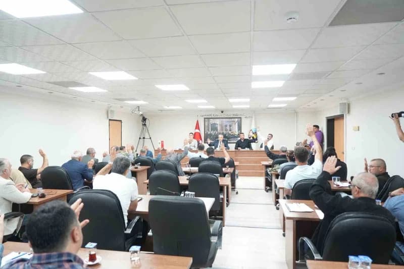 Turgutlu Belediyesi Meclis Toplantısı sırasında Başkan Vekili Hüseyin Maliz konuşma yapıyor