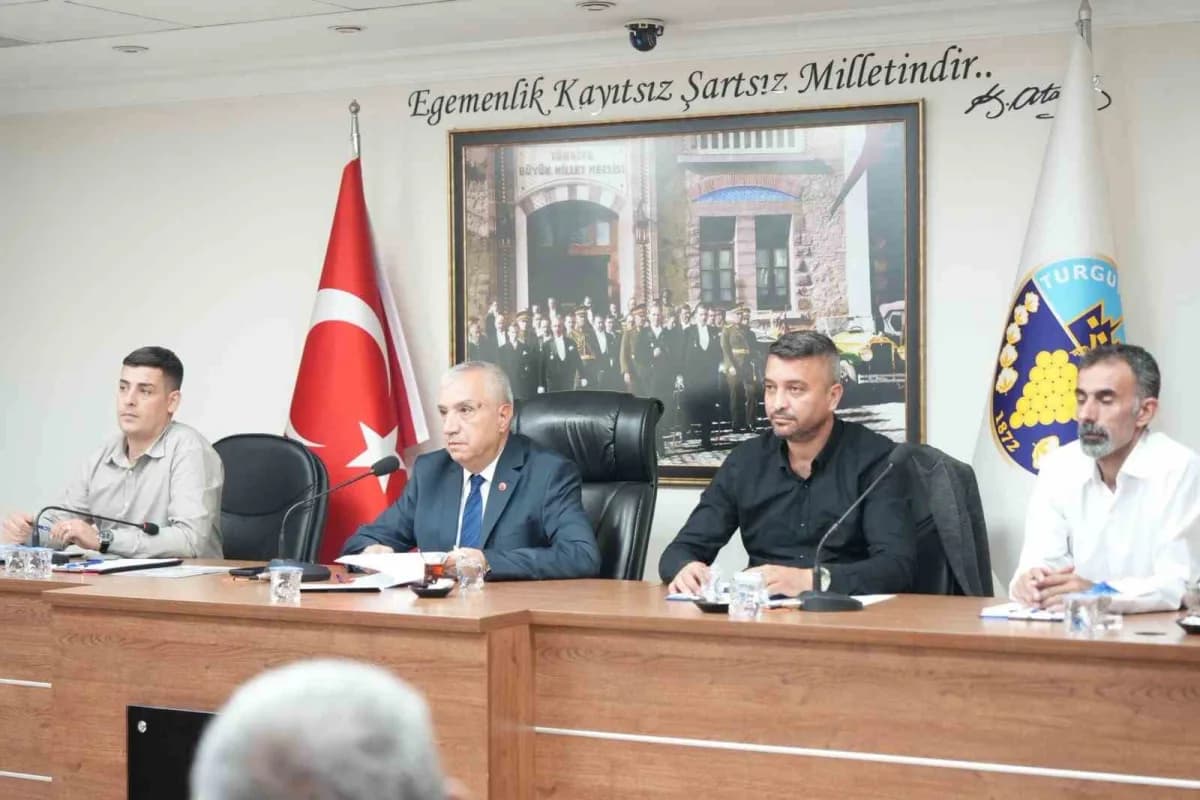 Turgutlu Belediyesi Ekim Ayı Meclis Toplantısı, Başkan Vekili Hüseyin Maliz başkanlığında gerçekleştirildi. Toplantıda 1