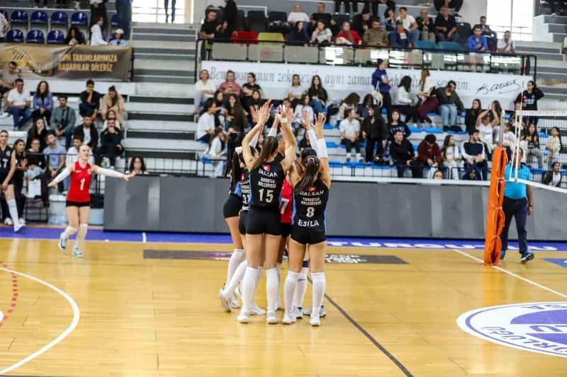 Turgutlu Belediyesi Kadın Voleybol Takımı, TVF Kadınlar 2. Ligi’ndeki yeni sezona fırtına gibi başladı. Sahasında Venüs