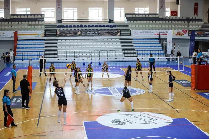 Turgutlu Belediyesi Kadın Voleybol Takımı, TVF Kadınlar 2. Ligi’ndeki yeni sezona fırtına gibi başladı. Sahasında Venüs