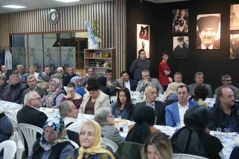 Turgutlu Belediyesi tarafından Muhtarlar Günü dolayısıyla geleneksel olarak düzenlenen yemek program