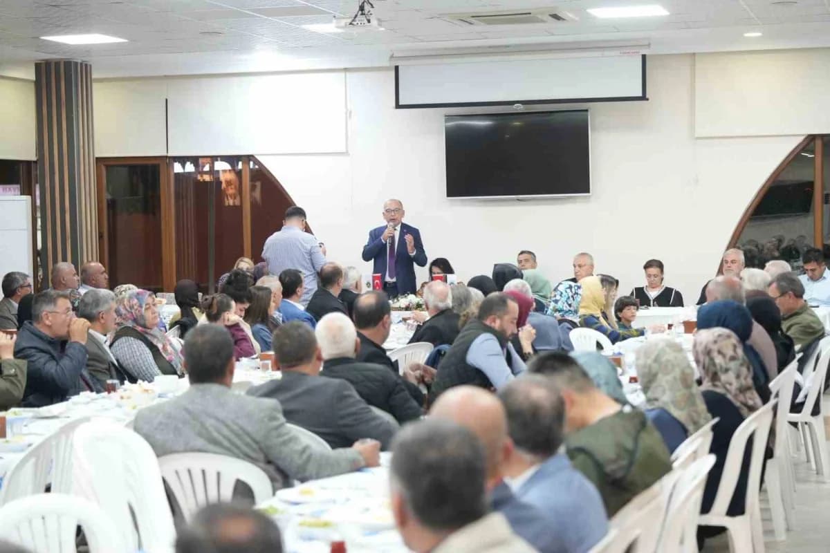 Turgutlu Belediyesi tarafından Muhtarlar Günü dolayısıyla geleneksel olarak düzenlenen yemek program