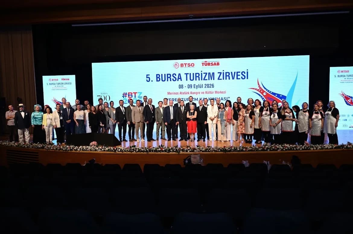 Bursa Turizm Zirvesi’nde konuşan TÜRSAB Yönetim Kurulu Üyesi Hamit Kuk altyapının turizmdeki önemini anlatıyor