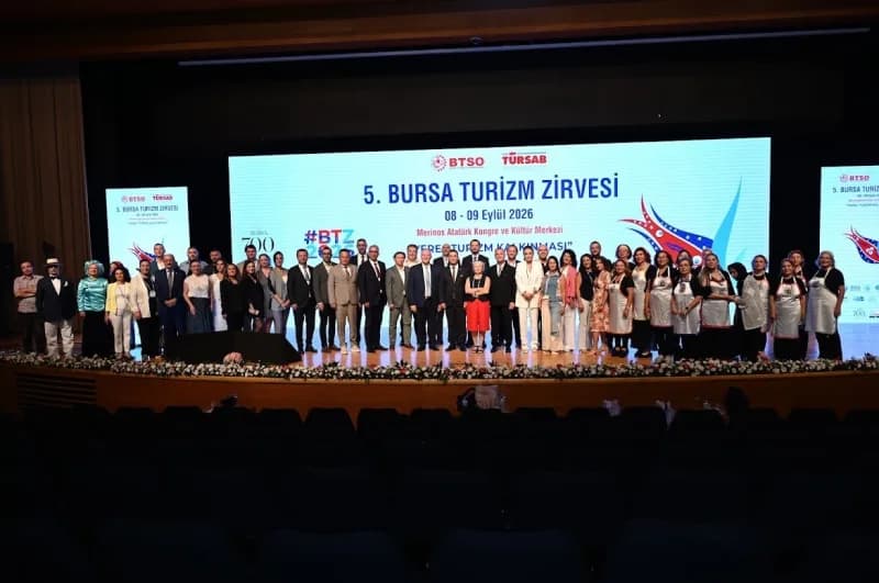 Bursa Turizm Zirvesi’nde konuşan TÜRSAB Yönetim Kurulu Üyesi Hamit Kuk altyapının turizmdeki önemini anlatıyor