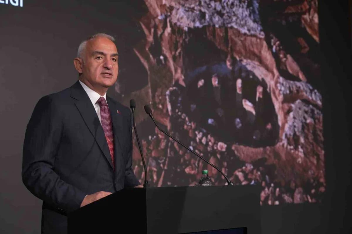 Kültür ve Turizm Bakanı Mehmet Nuri Ersoy, "Ocak-eylül döneminde Turizm geliri 51 milyar 278 milyon