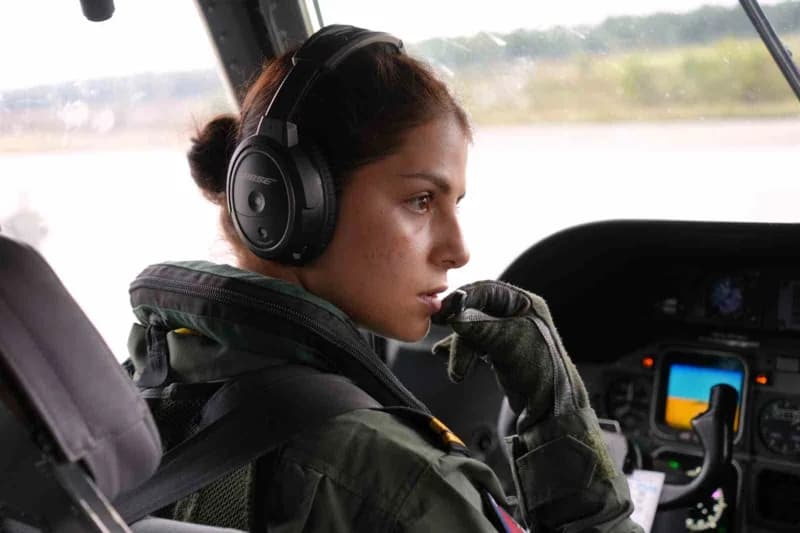 Türk Deniz Kuvvetleri'nin ilk kadın uçak pilotu Hilal Aydın