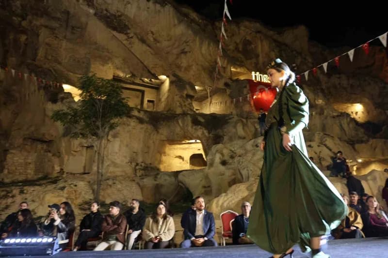 Türk dünyasının köklü giyim kültürü, geleneksel dokuları ve özgün motifleri, Kapadokya’da düzenlenen "IX. Türksoy Kadın