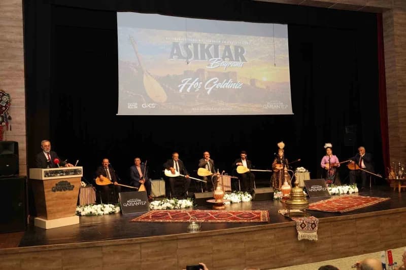 Gaziantep Büyükşehir Belediyesi tarafından düzenlenen "Âşıklar Bayramı", Anadolu’nun farklı şehirlerinden ve Türk dünyas
