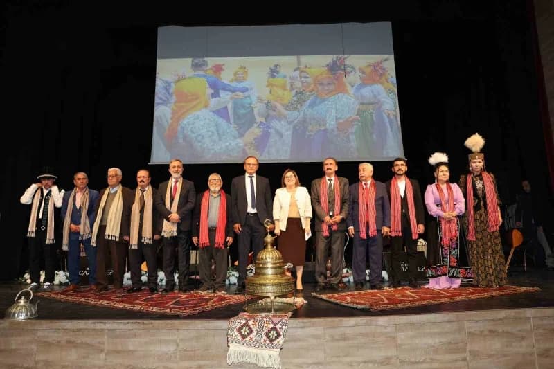 Gaziantep Büyükşehir Belediyesi tarafından düzenlenen "Âşıklar Bayramı", Anadolu’nun farklı şehirlerinden ve Türk dünyas