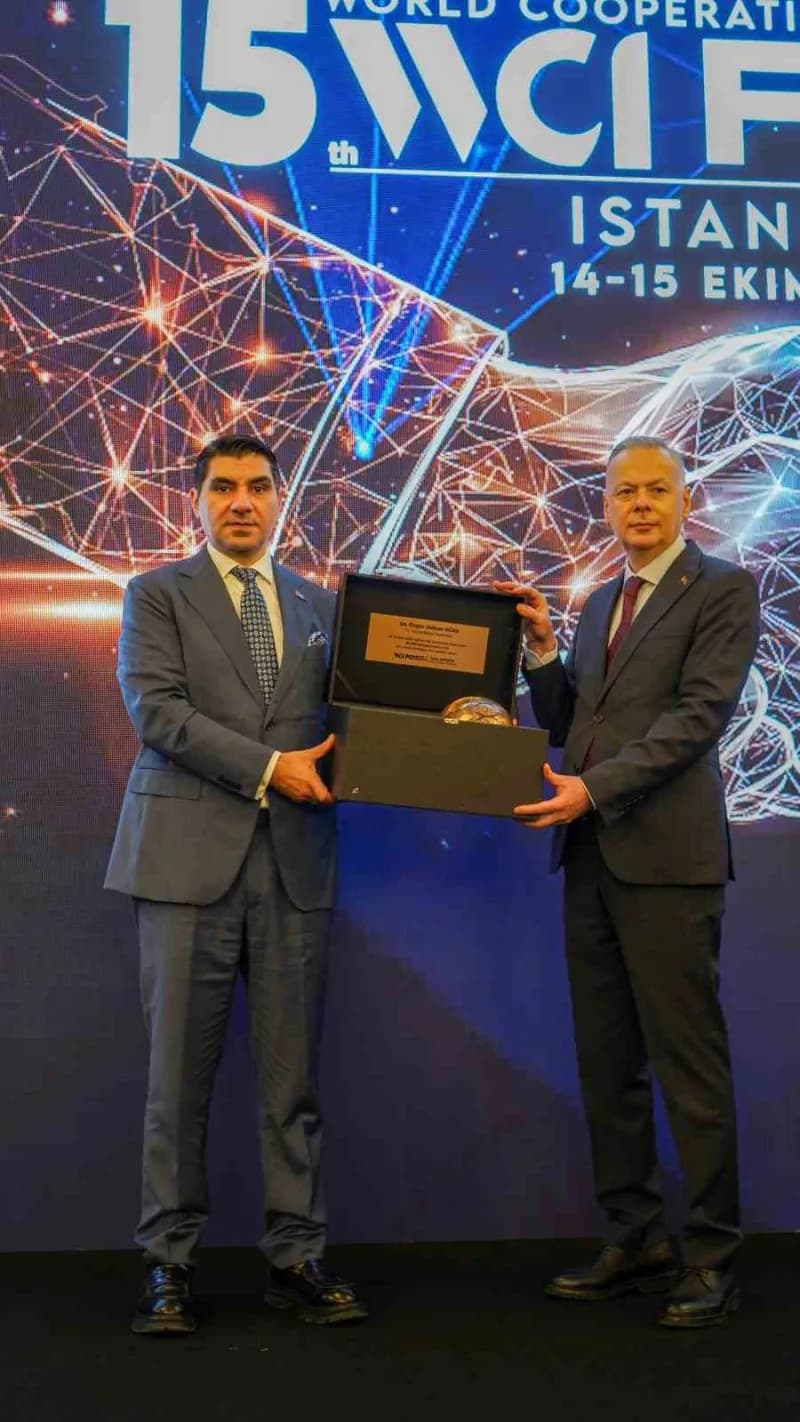 WCI Forum Başkanı Utku Bengisu (Solda) ve Ticaret Bakan Yardımcısı Özgür Volkan Ağar (Sağda)