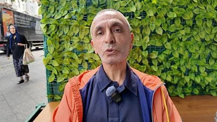 56 yıl önce Almanya'ya gelen Emin Acar, babasının ve dönemin gurbetçilerinin köylerine ev yapacak birikimi yaparak memle