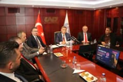 Avrupa sınır kapısında uzun TIR kuyrukları ve bekleyen tırlar