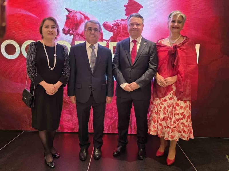 New York Başkonsolosu Büyükelçi Muhittin Ahmet Yazal ve eşi Kadriye Zeynep Sayım Yazal'ın ev sahipli