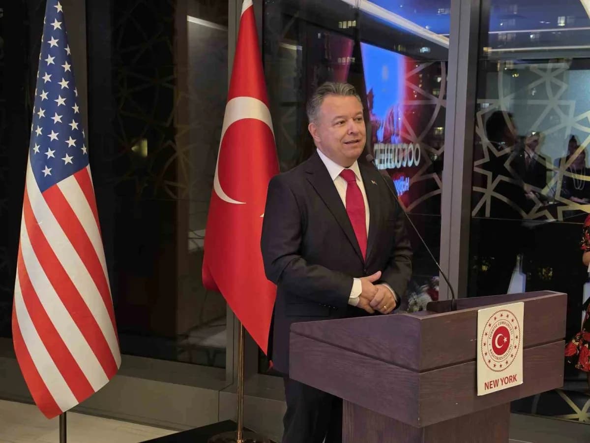 Yazal, ABD'deki Türk toplumunun giderek güçlenen varlığına ve görünürlüğüne dikkat çekerek, "Cumhuri