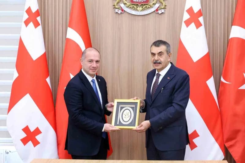 Milli Eğitim Bakanı Yusuf Tekin, Tiflis'te Gürcistan Eğitim ve Bilim Bakanı Givi Mikanadze ile bir araya geldi.