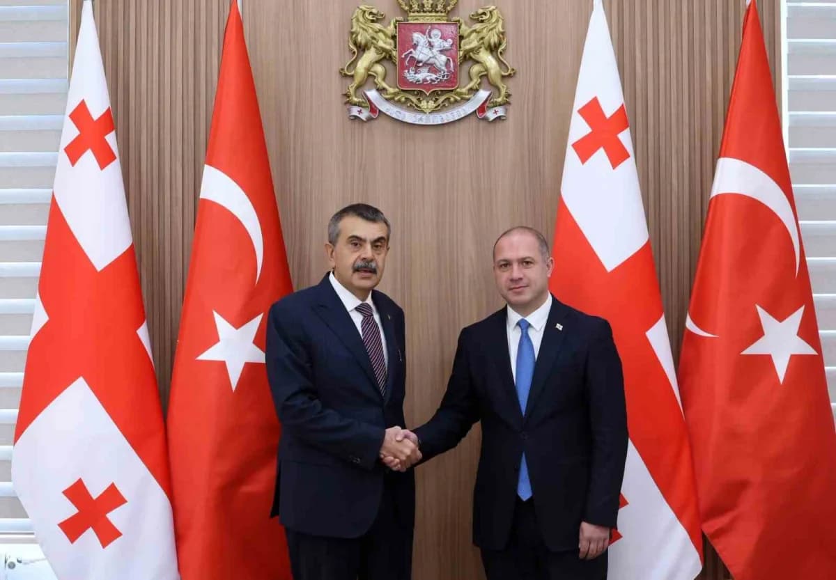 Milli Eğitim Bakanı Yusuf Tekin, Tiflis'te Gürcistan Eğitim ve Bilim Bakanı Givi Mikanadze ile bir araya geldi.