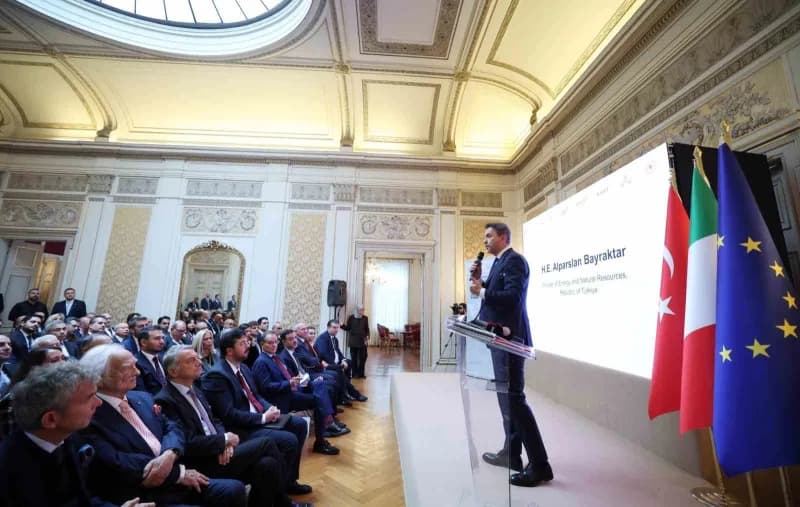 Bakan Bayraktar: "Türkiye 2053 yılında karbon nötr bir ekonomi olacak"
