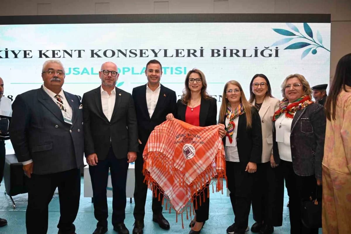 Törene, Akın çiftinin yanı sıra Balıkesir Valisi İsmail Ustaoğlu, CHP Grup Başkanvekili ve Balıkesir Milletvekili Serkan