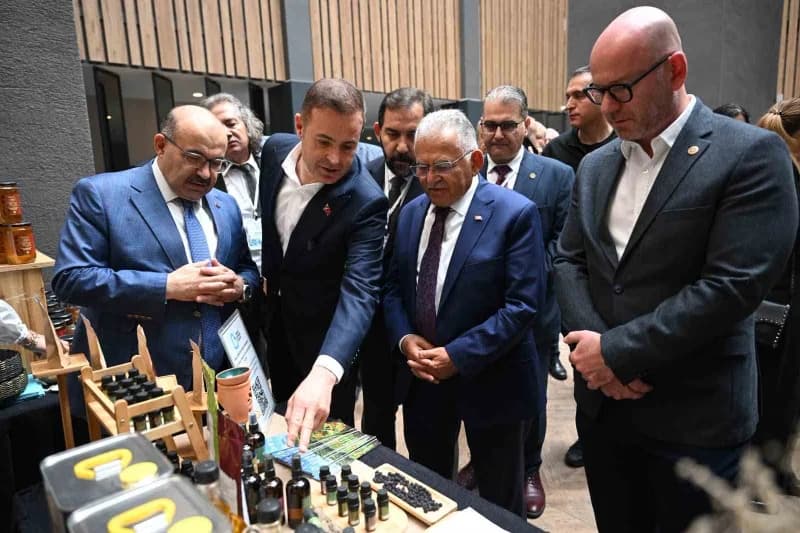 Balıkesir Büyükşehir Belediye Başkanı Ahmet Akın ve eşi Arbil Akın, Pamukçu Onhann Termal Hotel'de düzenlenen Türkiye Ke