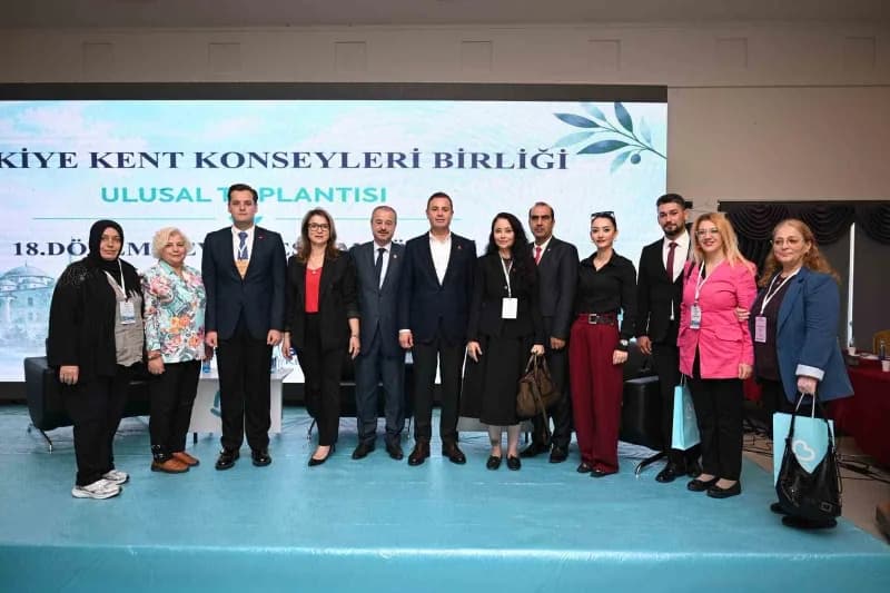 Törene, Akın çiftinin yanı sıra Balıkesir Valisi İsmail Ustaoğlu, CHP Grup Başkanvekili ve Balıkesir Milletvekili Serkan