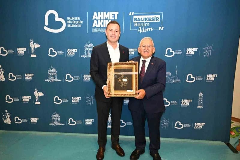Balıkesir Büyükşehir Belediye Başkanı Ahmet Akın ve eşi Arbil Akın, Pamukçu Onhann Termal Hotel'de düzenlenen Türkiye Ke