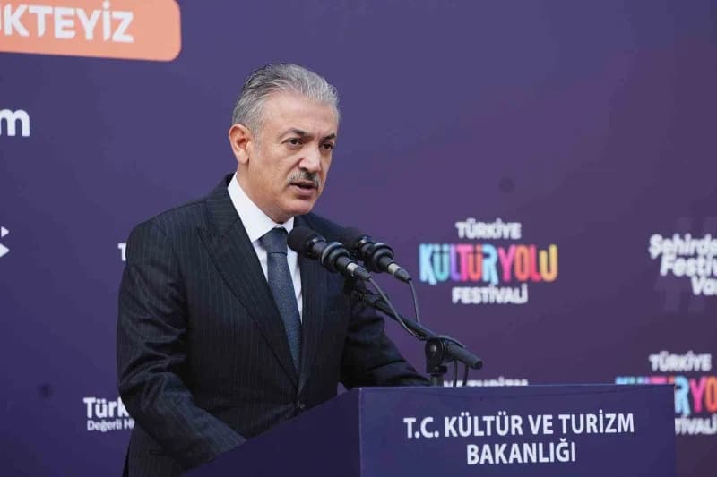 Mardin Valisi Tuncay Akkoyun da Mardin'de festivalin ikincisini gerçekleştirmenin mutluluğunu yaşadıklarını belirterek,