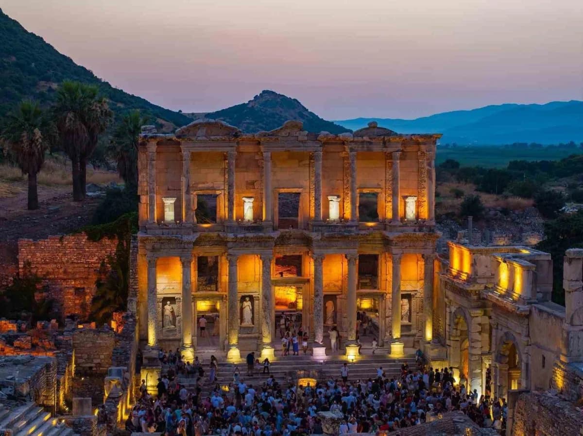 Türkiye'nin Turizmde rekabet gücünü artıran, destinasyonlarını geliştiren ve kültürel zenginliklerini dünyaya taşıyan ça
