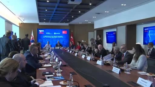 Türkiye ve Slovakya arasında ticaret ve iş birliği toplantısı sırasında Ticaret Bakanı Ömer Bolat ko