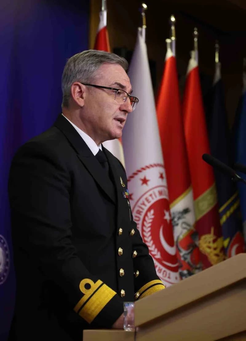 MSB Sözcüsü Tuğamiral Zeki Aktürk, Bakanlıkta düzenlenen Haftalık Basın Bilgilendirme Toplantısı’nda konuştu